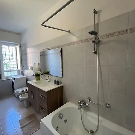 Center Luxury